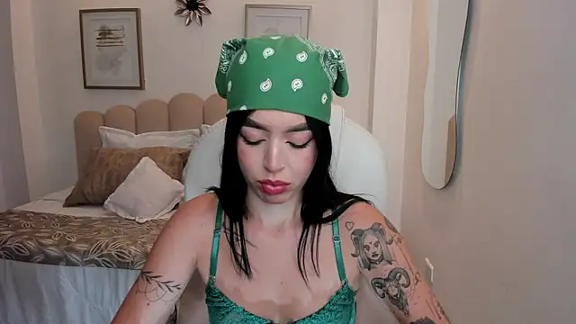 Snapshot of zoee_jackson chatting on May 21, 2026, 7:33 pm zoee jackson online show from May 21, 2026, 7:33 pm