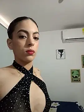 LilitRobins online show from July 6, 2026, 8:44 pm