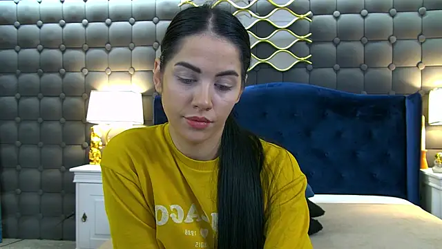 LeyaCass online show from November 30, 2025, 3:40 am