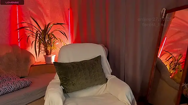 Snapshot of _Forest_Lina_ chatting on October 27, 2025, 12:06 pm Forest Lina online show from October 27, 2025, 12:06 pm