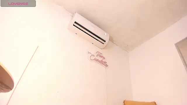 Snapshot of vera_candella chatting on September 25, 2025, 10:43 am vera candella online show from September 25, 2025, 10:43 am