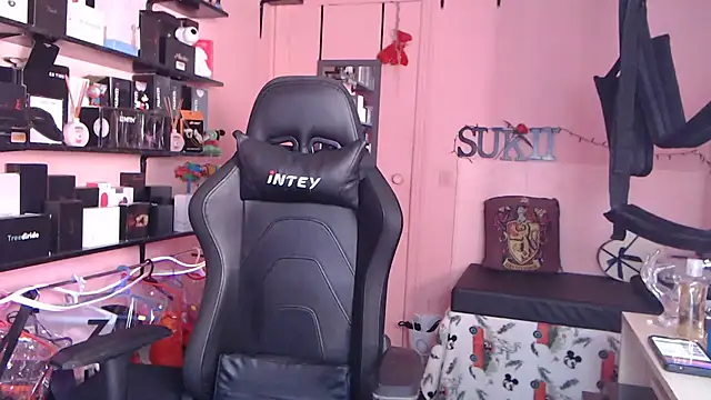 sukii93 online show from May 10, 2026, 4:42 pm