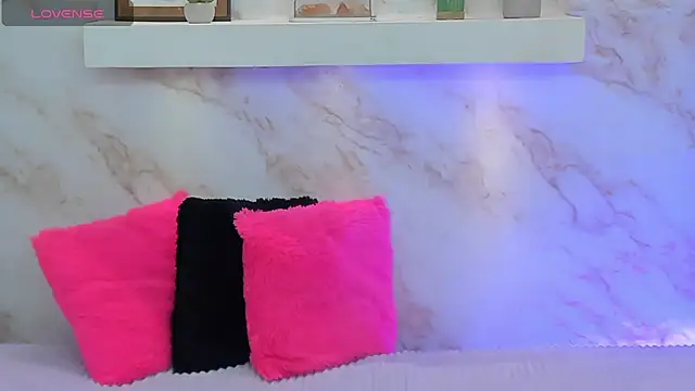 AmyBarton02 online show from April 13, 2026, 4:22 pm