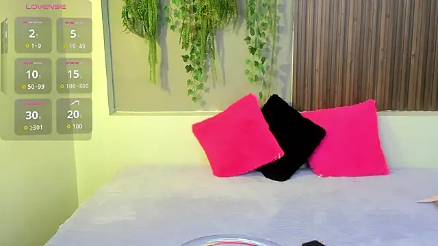 AmyBarton02 online show from October 12, 2025, 4:08 pm