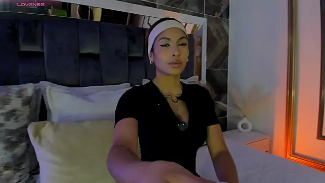 TaniaSmith1 online show from November 29, 2025, 11:16 pm