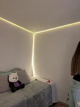 AmmyCollinsW online show from April 3, 2026, 9:21 pm