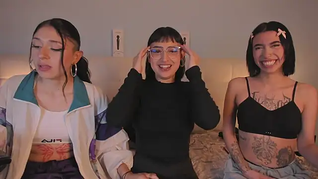 Snapshot of Cintya_Kros chatting on February 1, 2025, 4:56 am Cintya Kros online show from February 1, 2025, 4:56 am