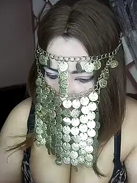 Snapshot of QueenBata chatting on February 5, 2025, 9:18 pm QueenBata online show from February 5, 2025, 9:18 pm