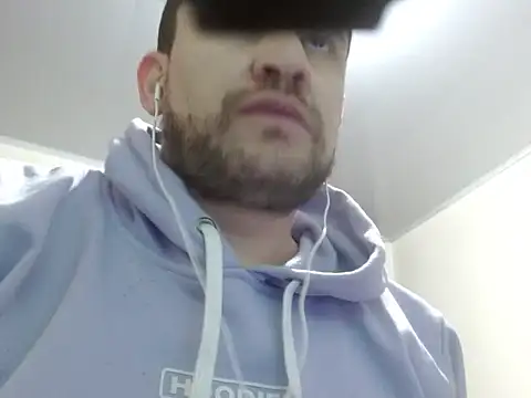 camiloking1720 online show from December 14, 2025, 10:37 pm