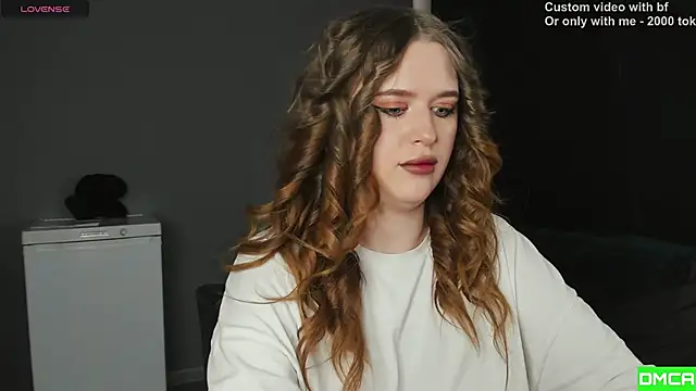 Pinku kitsune online show from February 14, 2026, 8:03 am