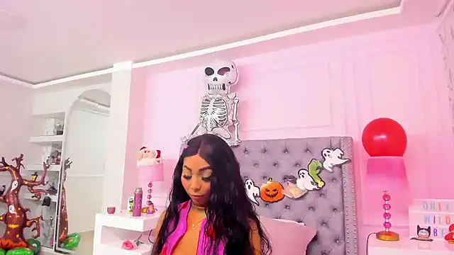 HaileeRoberts online show from October 29, 2025, 12:26 pm