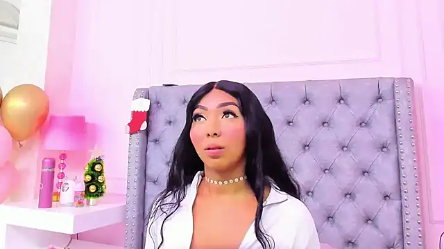 HaileeRoberts online show from December 15, 2025, 12:22 pm