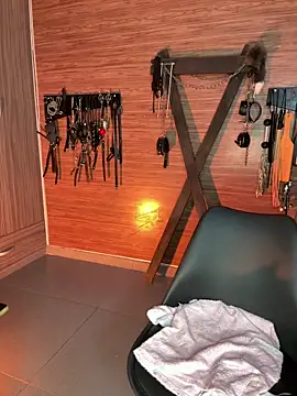 yey bdsm online show from May 13, 2026, 4:36 pm