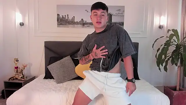 Snapshot of Cristopher_strong chatting on May 1, 2026, 1:27 pm Cristopher strong online show from May 1, 2026, 1:27 pm