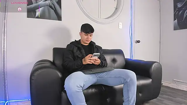 Cristopher strong online show from February 4, 2026, 12:11 pm