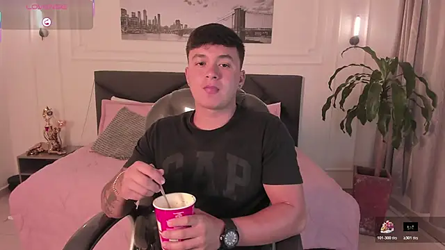 Snapshot of Cristopher_strong chatting on May 6, 2026, 11:58 am Cristopher strong online show from May 6, 2026, 11:58 am