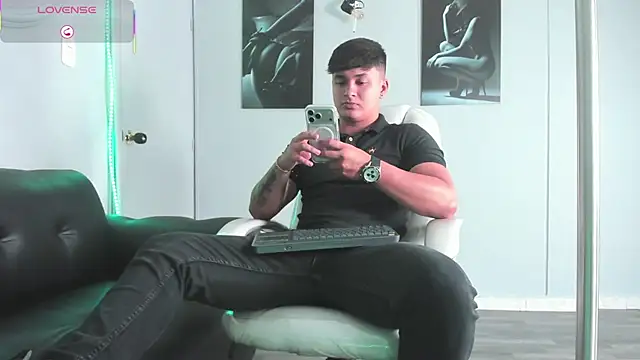 Cristopher strong online show from January 17, 2026, 1:47 pm