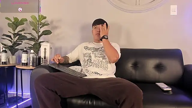 Cristopher strong online show from April 8, 2026, 11:44 am