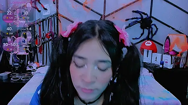 AlanaLuck online show from October 27, 2025, 7:37 pm