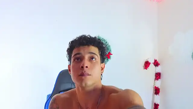 Snapshot of Demitryo chatting on December 19, 2025, 5:21 am Demitryo online show from December 19, 2025, 5:21 am