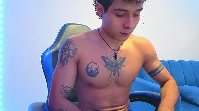 Snapshot of Demitryo chatting on January 6, 2026, 4:05 am Demitryo online show from January 6, 2026, 4:05 am