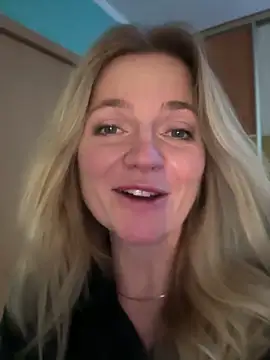 AlisonXCristal online show from March 25, 2026, 5:34 pm