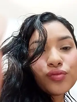 lolaa staars online show from February 23, 2025, 6:28 am