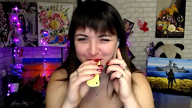 Snapshot of Darina_M_ chatting on December 5, 2025, 8:24 am Darina M online show from December 5, 2025, 8:24 am