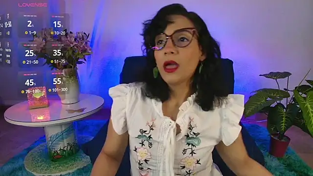 Snapshot of Elliee_ chatting on March 12, 2025, 7:14 pm Elliee online show from March 12, 2025, 7:14 pm