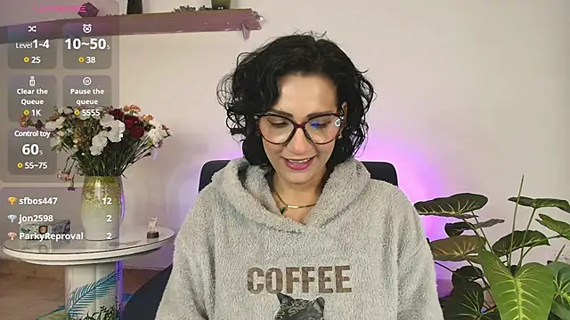 Snapshot of Elliee_ chatting on February 13, 2025, 3:56 pm Elliee online show from February 13, 2025, 3:56 pm