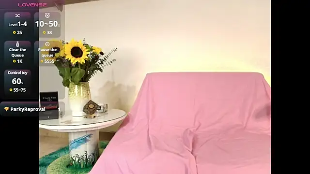 Snapshot of Elliee_ chatting on February 18, 2025, 4:14 pm Elliee online show from February 18, 2025, 4:14 pm