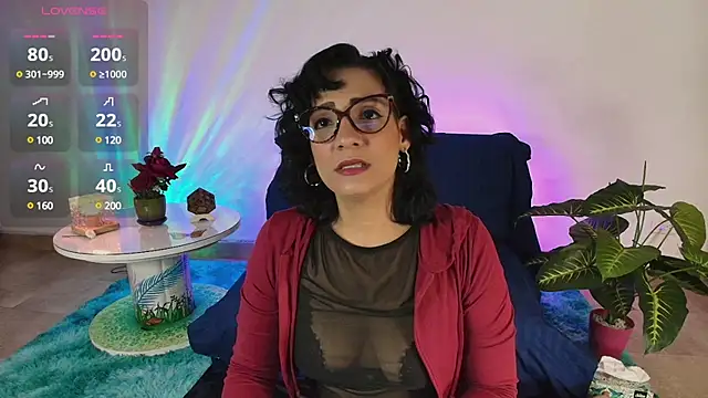 Snapshot of Elliee_ chatting on February 24, 2025, 12:37 pm Elliee online show from February 24, 2025, 12:37 pm