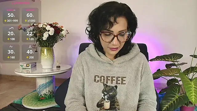Snapshot of Elliee_ chatting on February 13, 2025, 12:54 pm Elliee online show from February 13, 2025, 12:54 pm