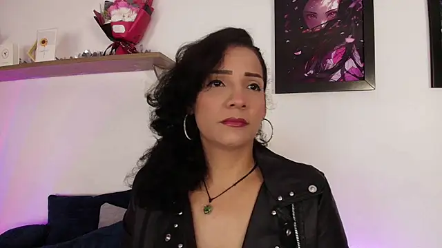 Elliee  online show from February 5, 2026, 12:01 pm