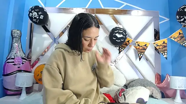 Snapshot of angelina_ny chatting on October 22, 2025, 1:32 pm angelina ny online show from October 22, 2025, 1:32 pm