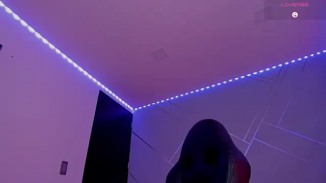 Ich Bin Julia online show from February 19, 2025, 2:33 pm