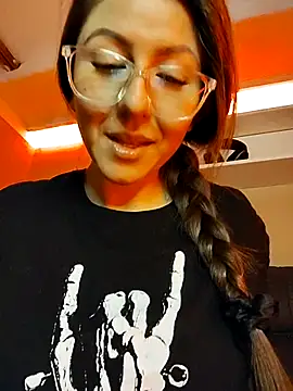 Ich Bin Julia online show from December 1, 2025, 10:38 am