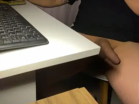 Snapshot of tomazu11 chatting on November 3, 2025, 1:00 am tomazu11 online show from November 3, 2025, 1:00 am