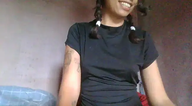 GATIINHA003 online show from December 6, 2024, 8:34 pm