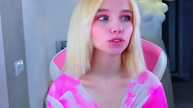 Snapshot of b4by_LoL1 chatting on April 14, 2026, 5:23 am b4by LoL1 online show from April 14, 2026, 5:23 am