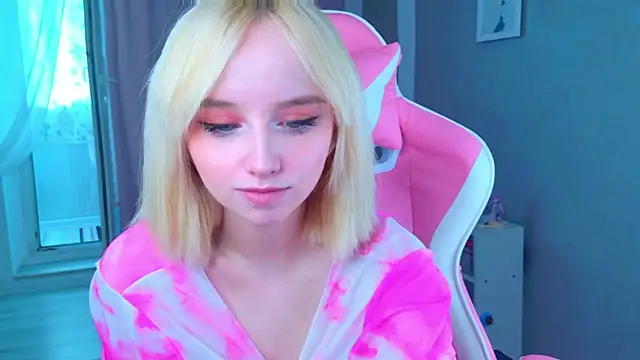 Snapshot of b4by_LoL1 chatting on April 2, 2026, 4:19 am b4by LoL1 online show from April 2, 2026, 4:19 am