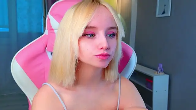 Snapshot of b4by_LoL1 chatting on March 23, 2026, 1:44 pm b4by LoL1 online show from March 23, 2026, 1:44 pm