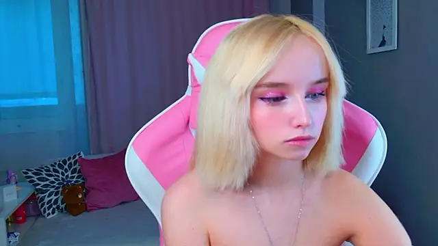 Snapshot of b4by_LoL1 chatting on March 17, 2026, 1:25 pm b4by LoL1 online show from March 17, 2026, 1:25 pm