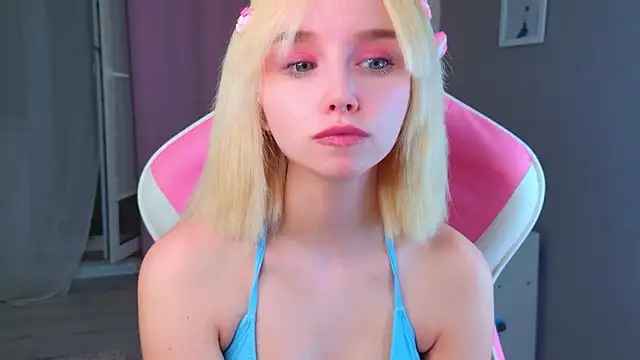 Snapshot of b4by_LoL1 chatting on March 27, 2026, 5:47 pm b4by LoL1 online show from March 27, 2026, 5:47 pm