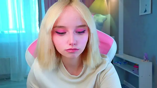 Snapshot of b4by_LoL1 chatting on March 20, 2026, 11:44 am b4by LoL1 online show from March 20, 2026, 11:44 am