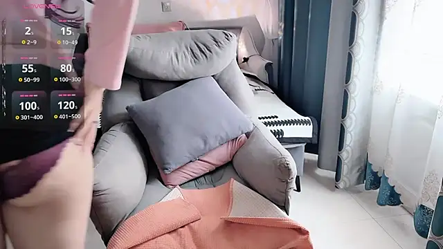 QQ-tutu online show from October 19, 2025, 1:52 am