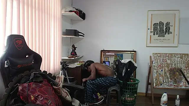 Snapshot of Siriss_boyrag chatting on January 23, 2025, 8:35 pm Siriss boyrag online show from January 23, 2025, 8:35 pm