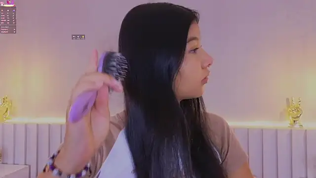 Snapshot of Aida_moreno chatting on October 29, 2025, 11:53 am Aida moreno online show from October 29, 2025, 11:53 am