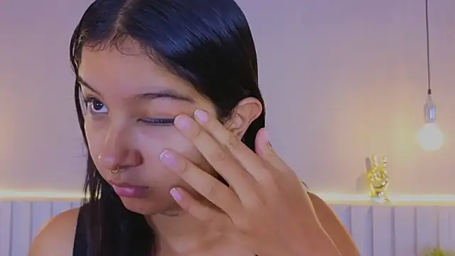 Snapshot of Aida_moreno chatting on October 28, 2025, 11:31 am Aida moreno online show from October 28, 2025, 11:31 am