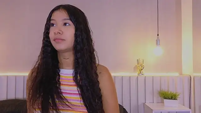 Snapshot of Aida_moreno chatting on October 31, 2025, 12:13 pm Aida moreno online show from October 31, 2025, 12:13 pm